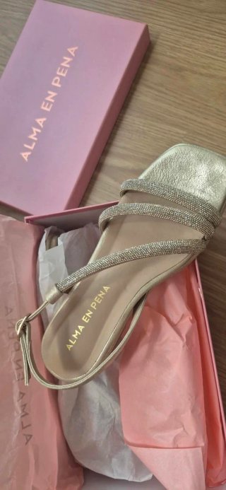 Sandalias Alma en Pena doradas NUEVAS
