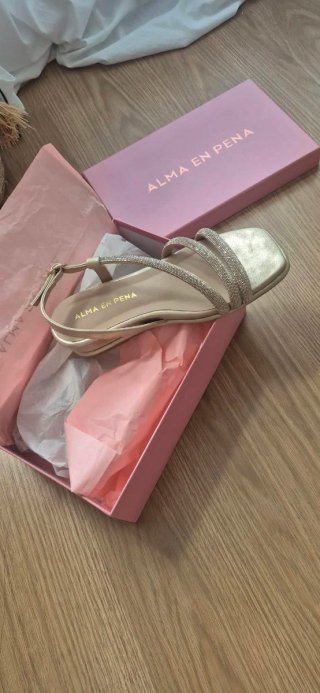 Sandalias Alma en Pena doradas NUEVAS