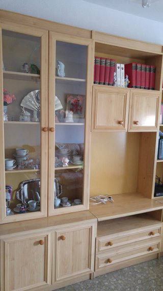 Mueble de salón madera y cristal