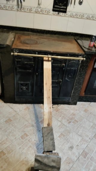 Se colocá y restaura cocina de leña y carbón
