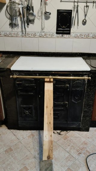 Se colocá y restaura cocina de leña y carbón