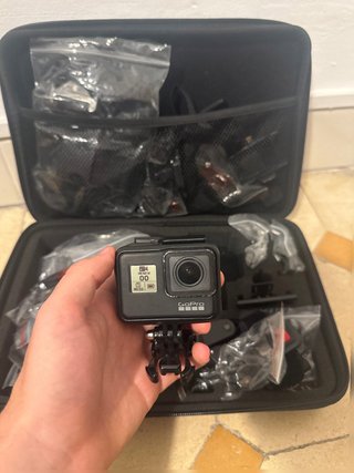 GoPro Hero 7 Black + 3 batterie + accessori