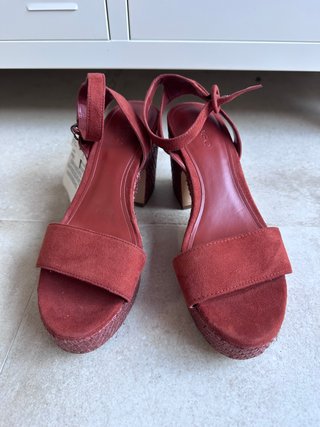 Sandalias de plataforma ante y rafia Mango T39
