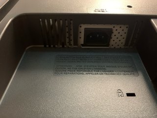 Monitor LG Flatron E2211