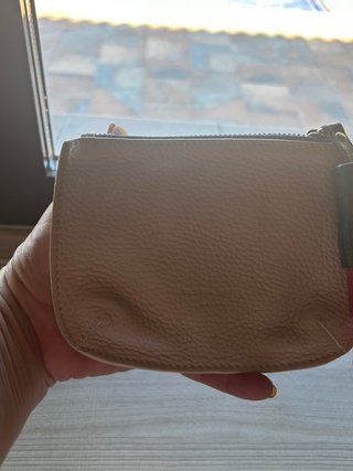 Monedero Gloria Ortiz beige con detalle rojo