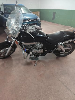 Kymco Venox 250cc Custom Cruiser Negra
