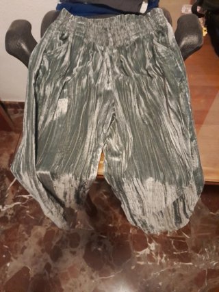 Pantalones H&M verdes.