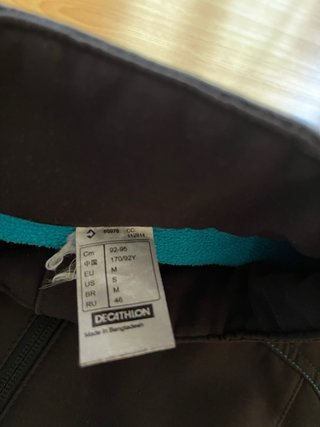 Cortavientos Quechua Negro y Turquesa