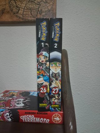 Tomos 1 y 2 manga Pokémon Blanco y Negro