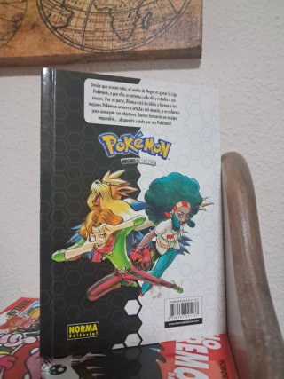 Tomos 1 y 2 manga Pokémon Blanco y Negro