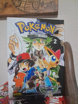 Tomos 1 y 2 manga Pokémon Blanco y Negro