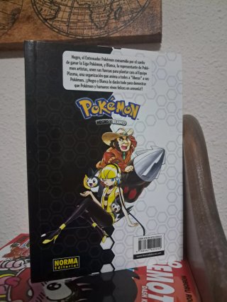 Tomos 1 y 2 manga Pokémon Blanco y Negro