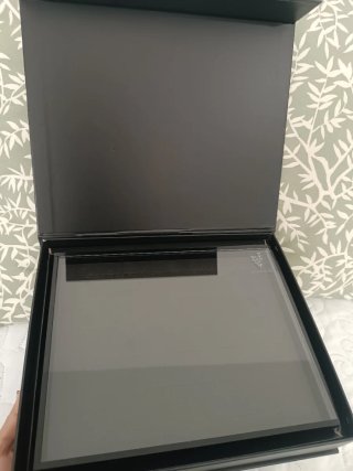 Vitrina Younique Charm Negra/Rosa
