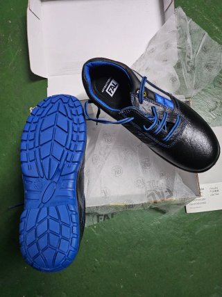Zapatos de seguridad negros y azules