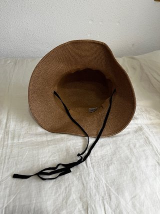 Sombrero de paja con cinta negra