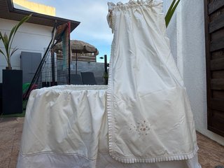 Mini Cuna Blanca con Detalles y Dosel