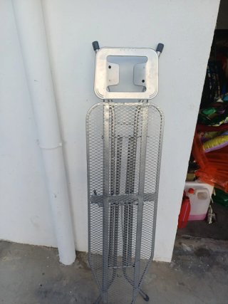 Tabla de planchar metálica plegable