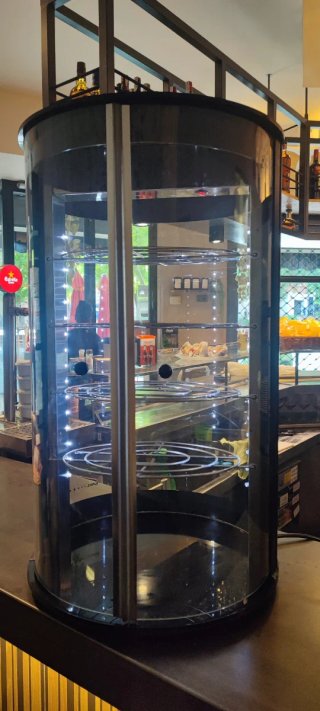 Vitrina expositora circular con luces leds