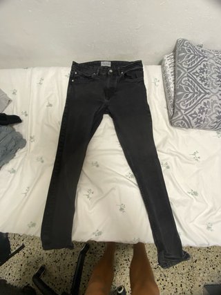 vaqueros negros pull and bear