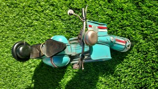 Vespa de Lata Azul e Preto