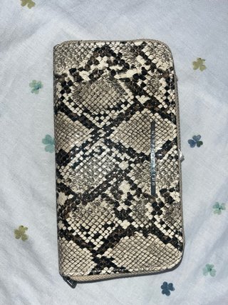 Monedero estampado piel de serpiente