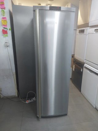 Nevera AEG plateada