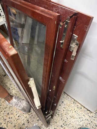Puertas de armario de madera con cristal