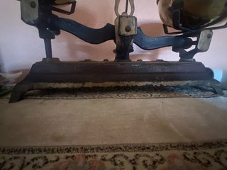 Balanza antigua de latón y madera