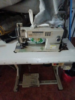 Máquina de coser industrial