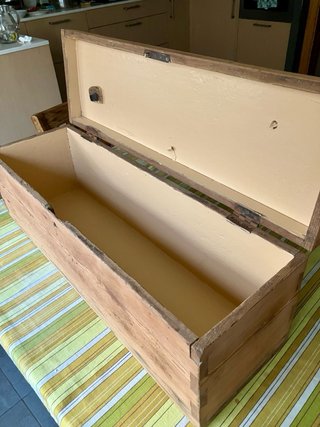 Baúl antiguo de madera