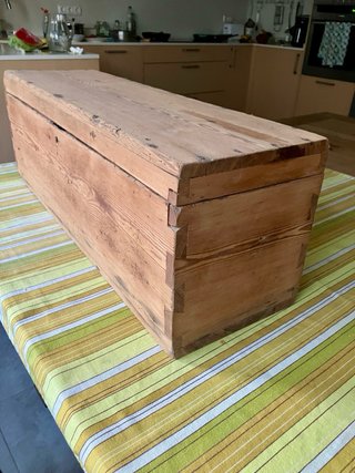 Baúl antiguo de madera
