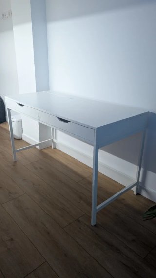 Escritorio blanco con cajones 130x60