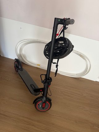 Patinete eléctrico negro