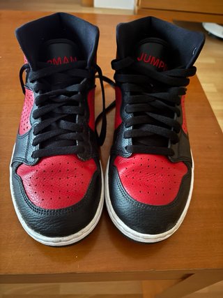 Zapatillas Nike Jordan Negras y Rojas