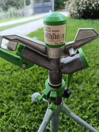 Aspersor profesional trípode jardín