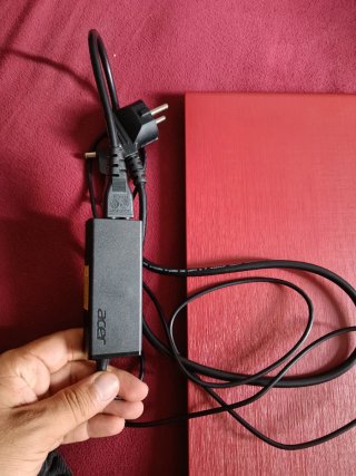 Portátil Acer Aspire F 15 con cargador