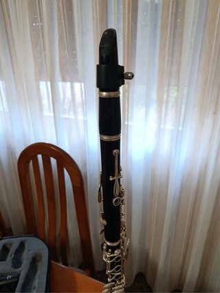 Clarinete con estuche y accesorios
