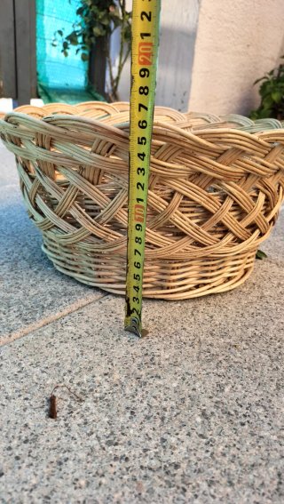 Cesta de mimbre artesanal