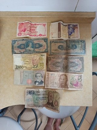 Billetes antiguos de varios países