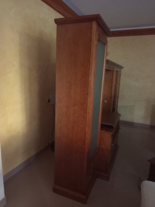 Mueble de madera maciza grande