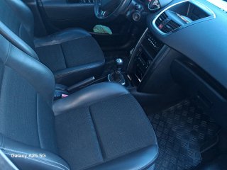 Peugeot 207 2012