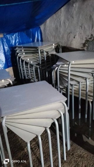 Mesas y bancos madera y metal