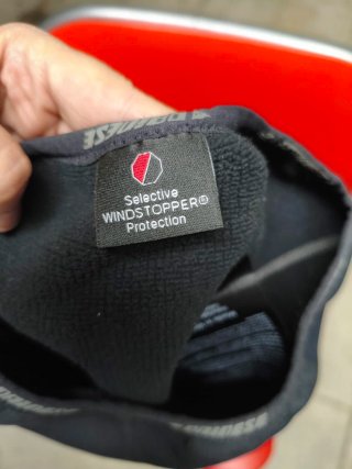 Braga de cuello Dainese negra