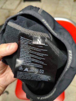 Braga de cuello Dainese negra