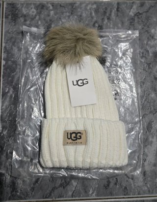 Gorro lana UGG blanco pompón