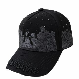 Gorra Negra con Tachuelas y Diseño