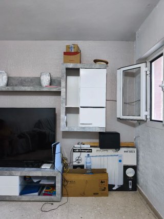 - Mueble de comedor gris y blanco