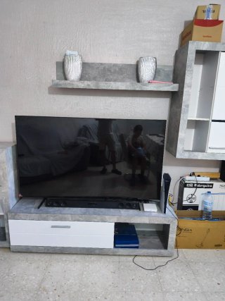 - Mueble de comedor gris y blanco