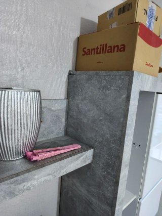 - Mueble de comedor gris y blanco