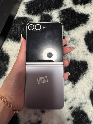 Samsung Galaxy Z Flip 6 - bateria al 98%, nuevo!